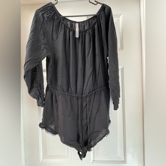 Victoria's Secret  Black Long Sleeve Pom-Pom Trim Romper Cover Up Size Large - Picture 1 of 8